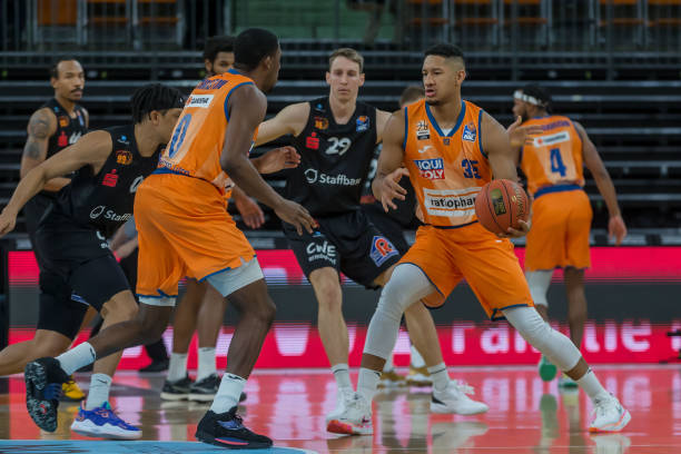 受伤病困扰 受伤病困扰